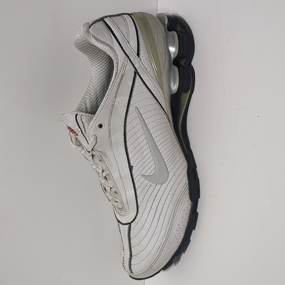 NIKE WOMENS SHOX WHITE/ BLACK leather SIZE 8.5 RARE RUNNING SHOES - Picture 1 of 10